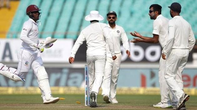 Ravindra Jadeja dislodges the bails to run-out West Indies batsman Shimron Hetmyer.(AFP)