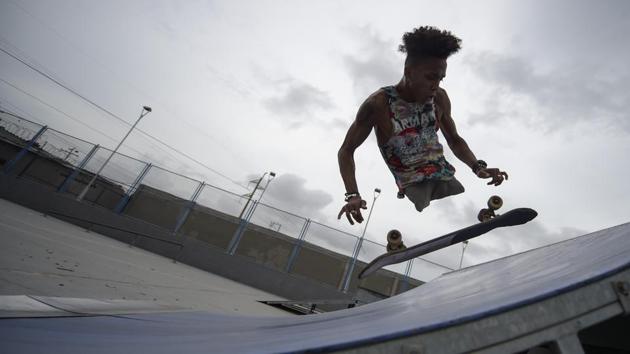 Venezuelan migrant and rap singer, Alfonso Mendoza aka ‘Alca’, 25, practices with his skateboard in a park in Barranquilla, Colombia. Alca, who arrived in Colombia nine months ago due to the crisis in his country, was born without legs and changed the wheelchair for a skateboard. (Raul Arboleda / AFP) Venezuelan migrant and rap singer, Alfonso Mendoza aka ‘Alca’, 25, practices with his skateboard in a park in Barranquilla, Colombia. Alca, who arrived in Colombia nine months ago due to the crisis in his country, was born without legs and changed the wheelchair for a skateboard. (Raul Arboleda / AFP)