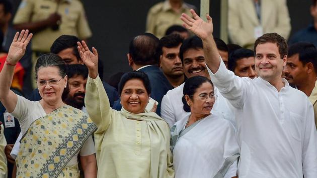 Congress president Rahul Gandhi, West Bengal CM Mamata Banerjee, BSP leader Mayawati and Congress leader Sonia Gandhi at the swearing-in ceremony of Karnataka chief minister HD Kumaraswamy, in Bengaluru recently.(PTI/File Photo)