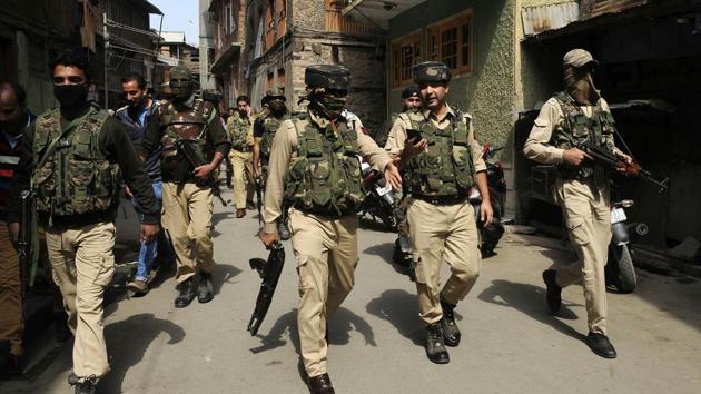 Policemen near the site of attack in Karfali Mohalla area of old city in Srinagar on Friday October 5, 2018. (Waseem Andrabi/ Hindustan Times) Policemen near the site of attack in Karfali Mohalla area of old city in Srinagar on Friday October 5, 2018. (Waseem Andrabi/ Hindustan Times)