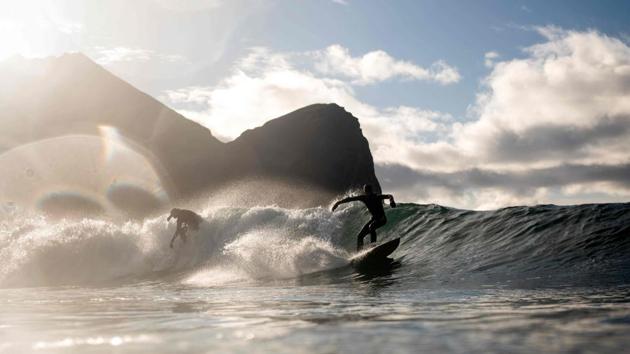 Surfer ride waves, in Unstad, northern Norway, on the first day of the Lofoten Masters 2018. (Olivier Morin / AFP) Surfer ride waves, in Unstad, northern Norway, on the first day of the Lofoten Masters 2018. (Olivier Morin / AFP)