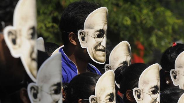 In celebration of his 149th birth anniversary, over 100 people donning Gandhi masks marched from Indian Museum to the statue of Mahatma Gandhi at Dufferin Road in Kolkata, West Bengal. (Samir Jana / HT Photo) In celebration of his 149th birth anniversary, over 100 people donning Gandhi masks marched from Indian Museum to the statue of Mahatma Gandhi at Dufferin Road in Kolkata, West Bengal. (Samir Jana / HT Photo)
