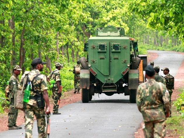 Security forces patrolling a forest area in Bengal’s Jhargram district where Maoists had a strong base till 2011.(HT File Photo)