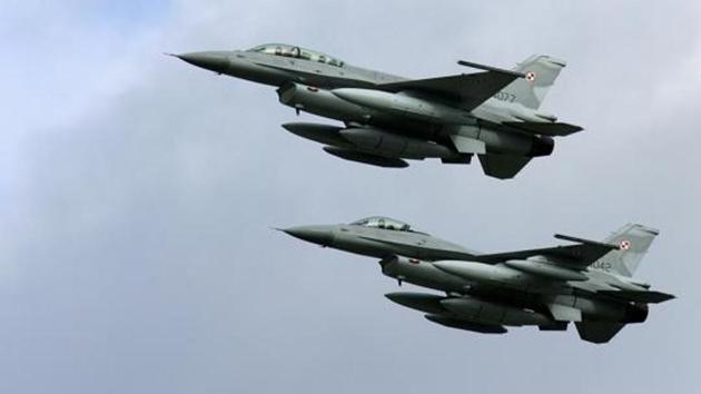 Two F-16 fighter jets.(REUTERS/Representative image)