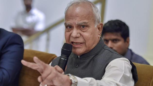Tamil Nadu governor Banwarilal Purohit addressing the media in Chennai.(PTI File Photo)