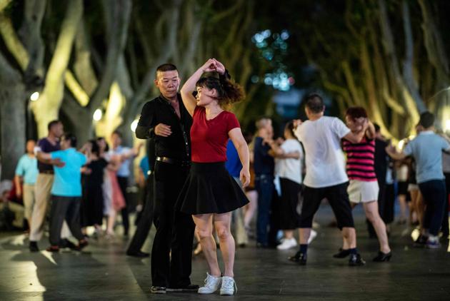 A couple dances in a Shanghai park. But toes are tapping to an ever-quickening beat as “square dancing” -- as it is known in China -- booms. Teams are competing in dance-offs featuring thousands of contestants, while a thriving market of dance-related paraphernalia and mobile apps catches the attention of the business world. (Johannes Eisele / AFP) A couple dances in a Shanghai park. But toes are tapping to an ever-quickening beat as “square dancing” -- as it is known in China -- booms. Teams are competing in dance-offs featuring thousands of contestants, while a thriving market of dance-related paraphernalia and mobile apps catches the attention of the business world. (Johannes Eisele / AFP)