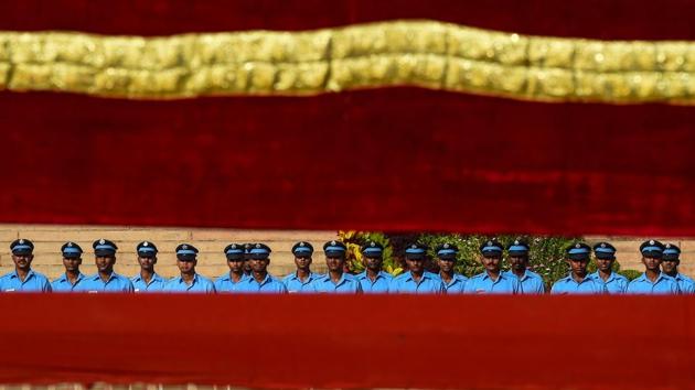 Army soldiers stand at attention during a ceremonial reception for visiting Uzbek President Shavkat Mirziyoyev (not pictured) at the Rashtrapati Bhawan in New Delhi, October 1, 2018. (Chandan Khanna / AFP) Army soldiers stand at attention during a ceremonial reception for visiting Uzbek President Shavkat Mirziyoyev (not pictured) at the Rashtrapati Bhawan in New Delhi, October 1, 2018. (Chandan Khanna / AFP)