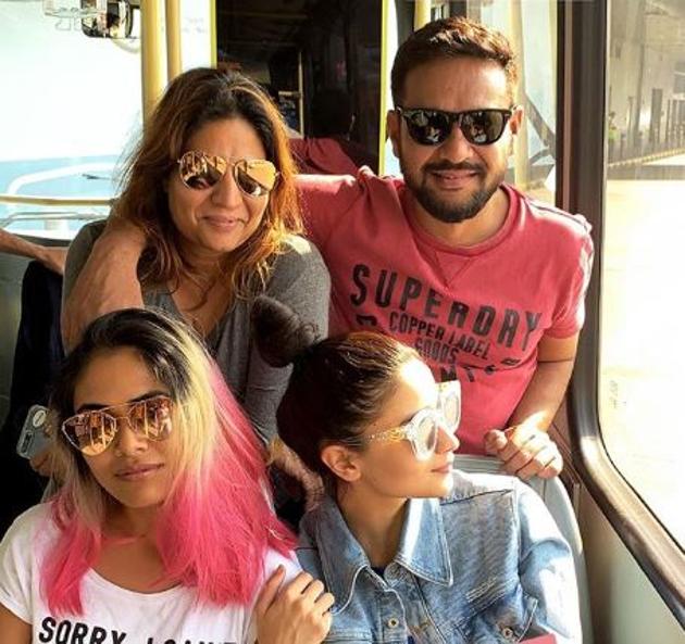 Alia Bhatt with her friends as she heads to Kargil.(Instagram)