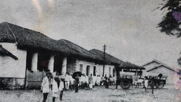 This is what Thane railway station used to look in 1853. People used to travel by bullock carts only.(Sadashiv Tetwilkar)