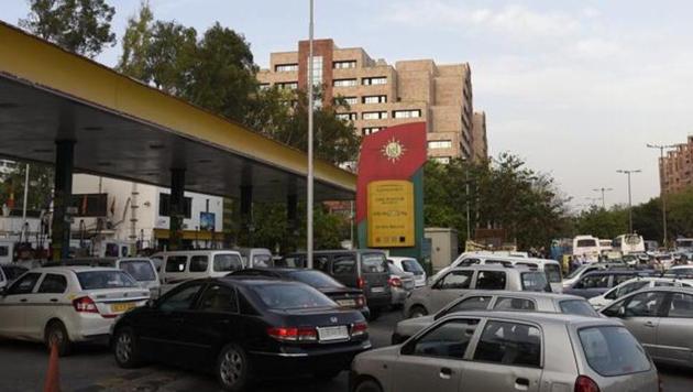 The Delhi transport department will start a drive from Monday to confiscate, deregister and scrap diesel vehicles that are more than 15 years old in a bid to curb vehicular emissions ahead of the winter, when air quality levels in the national capital routinely breach all safety standards.(HT File Photo) The Delhi transport department will start a drive from Monday to confiscate, deregister and scrap diesel vehicles that are more than 15 years old in a bid to curb vehicular emissions ahead of the winter, when air quality levels in the national capital routinely breach all safety standards.(HT File Photo)