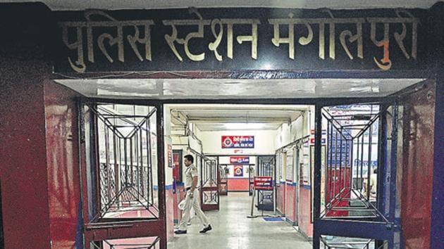 Seven men were arrested for allegedly robbing a man of ₹ 4.7 lakh at gunpoint in outer Delhi’s Mangolpuri area, police said Monday. (HT Photo) Seven men were arrested for allegedly robbing a man of ₹ 4.7 lakh at gunpoint in outer Delhi’s Mangolpuri area, police said Monday. (HT Photo)