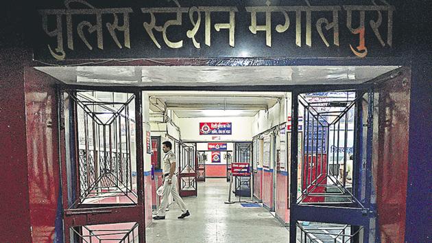 The Mangolpuri police station in Delhi sees the most number of FIRs, according to police. It registers over 10 to 15 times the number of cases registered by police stations in the south and New Delhi districts.(Biplov Bhuyan / HT Photo) The Mangolpuri police station in Delhi sees the most number of FIRs, according to police. It registers over 10 to 15 times the number of cases registered by police stations in the south and New Delhi districts.(Biplov Bhuyan / HT Photo)
