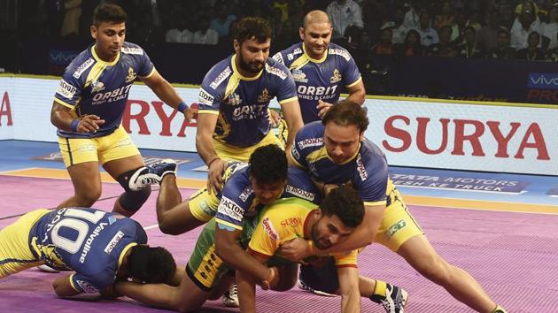 Chennai: Players of Tamil Thalaivas (Yellow Blue) and Patna Pirates (Yellow Green) in action during their opening match of Pro Kabaddi league season6 in Chennai, Sunday, Oct. 7, 2018. (PTI Photo/R Senthil Kumar)(PTI10_7_2018_000165A)(AP)