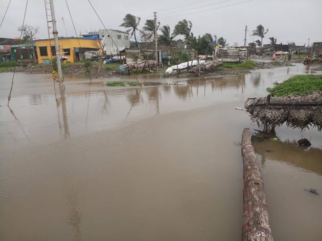 Satpati is a coastal village, inhabited by 35,000 people, surrounded by the Arabian Sea on three sides. Of the total 5,317 houses there, 350 were waterlogged during heavy rainfall and high tide on July 14 this year.(HT Photo)