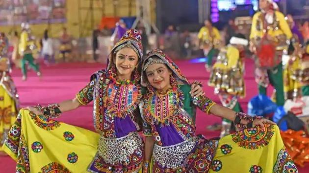 Garba is popular among the younger generation, not only in India, but all over the world, mostly where Indian communities live.(Satyabrata Tripathy/HT)