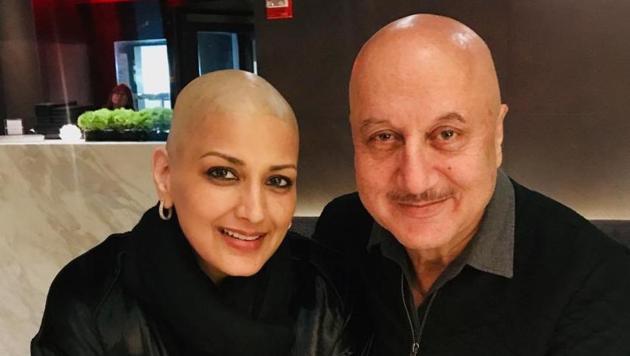 Sonali Bendre and Anupam Kher pose together in New York.(Twitter)