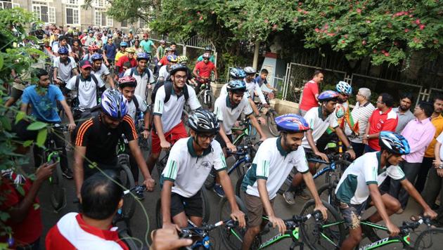 Cyclothon organised by Lok Biradari prakalp at SP college in Pune on October 7. (HT photo)