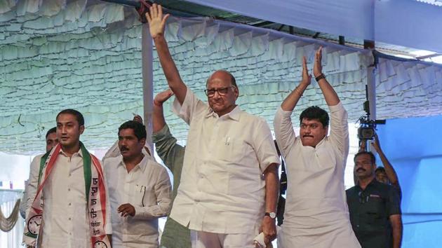 NCP chief Sharad Pawar waves during the party's 'Vijay Sankalp rally' in Beed, Maharashtra on Oct 1(HT Photo)