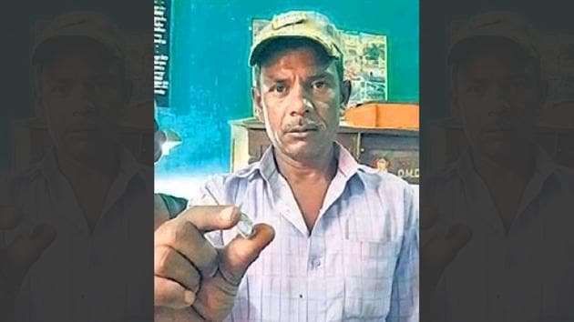 Motilal Prajapati found the diamond from a plot he had taken on lease in the diamond mining area of Panna. (HT photo) Motilal Prajapati found the diamond from a plot he had taken on lease in the diamond mining area of Panna. (HT photo)