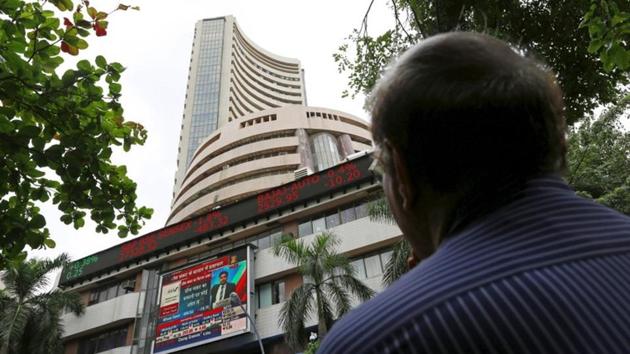 The BSE Sensex rose over 400 points and the Nifty surged 135 points amid expectations of robust corporate earnings for the second quarter ended September.(Reuters Rile)