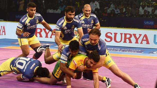 Chennai: Players of Tamil Thalaivas (Yellow Blue) and Patna Pirates (Yellow Green) in action during their opening match of Pro Kabaddi league(PTI)