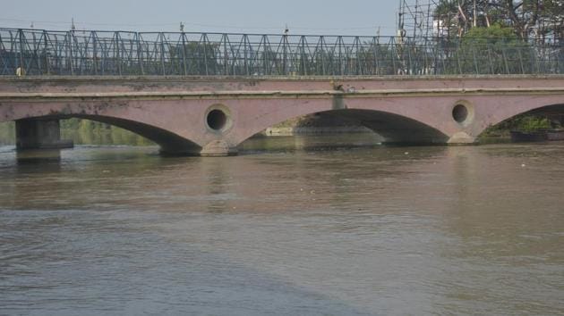 The notification issued by the government aims to ensure that Ganga has the minimum required environmental flow of water even after the river flow gets diverted by projects and structures for purposes like irrigation, hydropower, domestic and industrial use.(File Photo) The notification issued by the government aims to ensure that Ganga has the minimum required environmental flow of water even after the river flow gets diverted by projects and structures for purposes like irrigation, hydropower, domestic and industrial use.(File Photo)