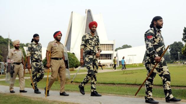 Security arrangements were beefed up at Punjabi University in Patiala. (Bharat Bhushan/HT) Security arrangements were beefed up at Punjabi University in Patiala. (Bharat Bhushan/HT)