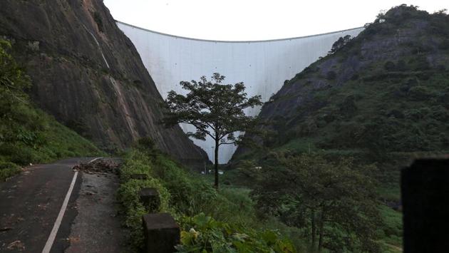 Reuters has learned the Idukki (above) and Idamalayar reservoirs have been running for years without emergency action plans --a basic requirement worldwide. They also lack “rule curves”, safety protocols that dictate the water level that can safely be maintained given seasonal factors. Recommended by the CWC, these aren’t yet legally mandated. CWC hopes a new dam safety bill, under consideration, will make operators more accountable. (Sivaram V / REUTERS)