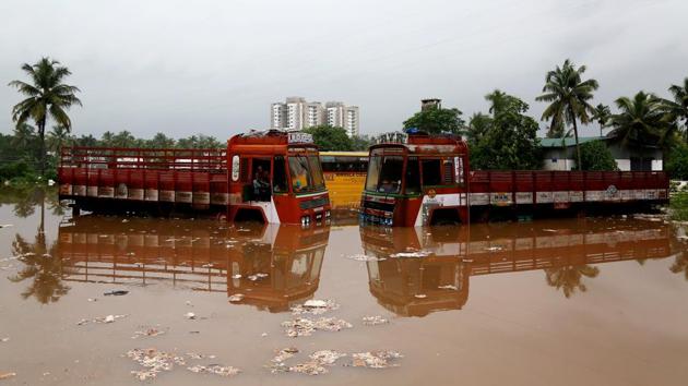 Partially submerged trucks are surrounded by floodwaters, on the outskirts of Kochi. In court filings, Tamil Nadu said water released from the Mullaperiyar dam only constituted a small part of the spill from the much bigger Idukki reservoir. The IMD has also responded, saying it “issued all necessary severe weather warnings”. KSEB’s Pillai said forecasts failed to predict the intensity of the rain. (Sivaram V / REUTERS File)