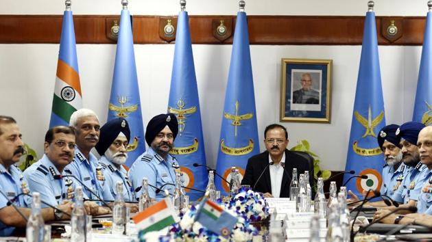 Union Minister of State for Defence Subhash Ramrao Bhamre and Air Chief Marshal Birender Singh Dhanoa during the IAF Commanders’ conference at Air headquarters in New Delhi. (Arvind Yadav / HT Photo)