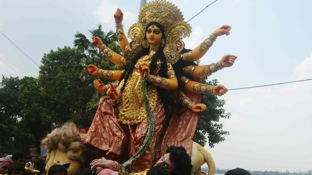 Labourers transport a clay statue of the Hindu goddess Durga ahead of the "Durga Puja" festival celebrations, in Kolkata on October 9, 2018. (AFP) Labourers transport a clay statue of the Hindu goddess Durga ahead of the "Durga Puja" festival celebrations, in Kolkata on October 9, 2018. (AFP)