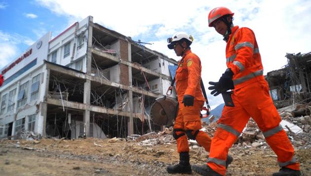 Indonesian search and rescue personnel walk near the damaged Anutapura hospital in Palu on October 11, 2018, following the September 28 earthquake and tsunami that hit the area.(AFP) Indonesian search and rescue personnel walk near the damaged Anutapura hospital in Palu on October 11, 2018, following the September 28 earthquake and tsunami that hit the area.(AFP)
