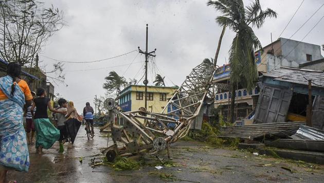 Eight killed as Cyclone Titli lashes Andhra-Odisha coast | Latest News ...