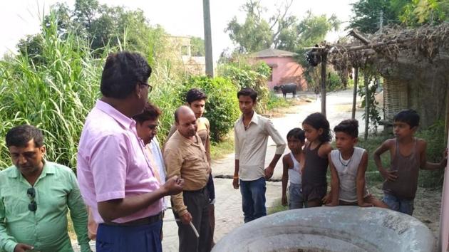 Members of the central team undertakes a survey to ascertain presence of Zika virus, Hariarpur, Siwan, Bihar, October 10, 2018 (HT Photo) Members of the central team undertakes a survey to ascertain presence of Zika virus, Hariarpur, Siwan, Bihar, October 10, 2018 (HT Photo)