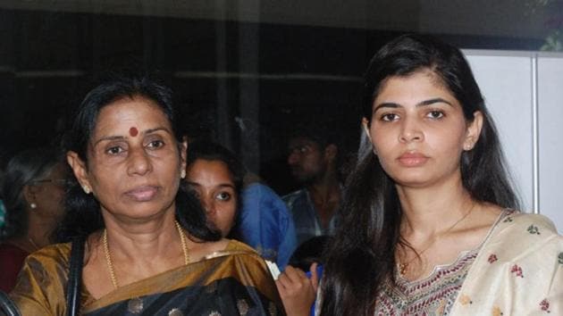 Chinmayi’s mother T. Padmhasini spoke about allegations against Vairamuthu. Chinmayi’s mother T. Padmhasini spoke about allegations against Vairamuthu.