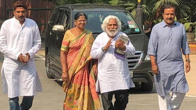 Gaddar (second from right) comes out of Rahul Gandhi’s house after his meeting with the Congress president. Gaddar (second from right) comes out of Rahul Gandhi’s house after his meeting with the Congress president.