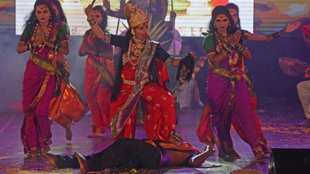 Artists perform during Pune Navaratri Mahotsav cultural event at Ganesh Kala Krida Manch on Wednesday. (Pratham Gokhale/HT Photo)