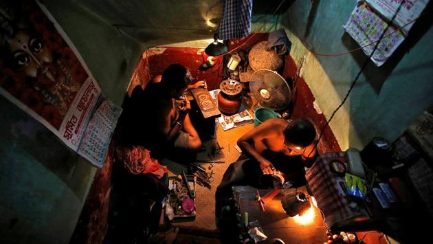 Goldsmiths work on ornaments at a workshop in Kolkata, West Bengal. (Rupak De Chowdhuri / REUTERS)