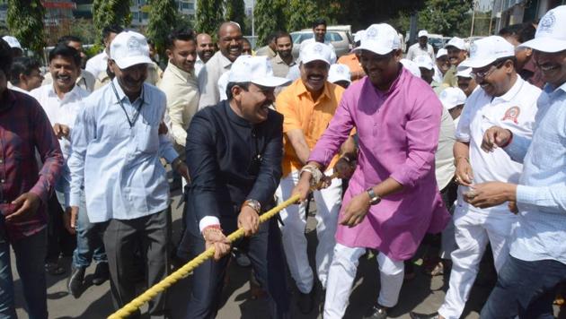A tug of war was organised as a part of the ultapulta (mock) session held to celebrate the 36th foundation day of PCMC on Thursday. In the mock meeting, administrative officials played the role of elected members, and vice versa. (HT PHOTO) A tug of war was organised as a part of the ultapulta (mock) session held to celebrate the 36th foundation day of PCMC on Thursday. In the mock meeting, administrative officials played the role of elected members, and vice versa. (HT PHOTO)