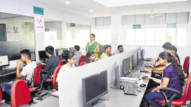 Students busy at the computer science lab at Bharati Vidyapeeth Deemed university college of engineering on Wednesday.(RAVINDRA JOSHI/ HT PHOTO)