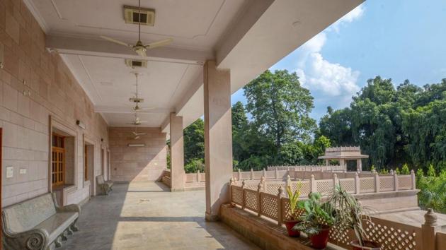 Lucknow: A view of Bahujan Samaj Party supremo Mayawati's old office 6/LBS which is now allotted to Samajwadi Party senior leader Shivpal Singh Yadav, in Lucknow, Friday, Oct 12, 2018.(AP) Lucknow: A view of Bahujan Samaj Party supremo Mayawati's old office 6/LBS which is now allotted to Samajwadi Party senior leader Shivpal Singh Yadav, in Lucknow, Friday, Oct 12, 2018.(AP)
