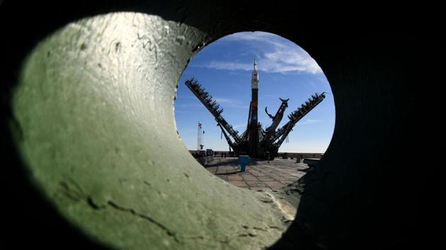 A Soyuz MS-10 spacecraft is mounted on the launch pad at the Russian-leased Baikonur cosmodrome in Kazakhstan. (Kirill Kudryavtsev / AFP)