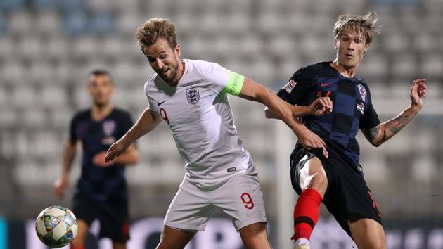 England's forward Harry Kane (L) vies with Croatia's defender Tin Jedvaj during the UEFA Nations League football match between Croatia and England at Rujevica stadium in Rijeka(AFP)