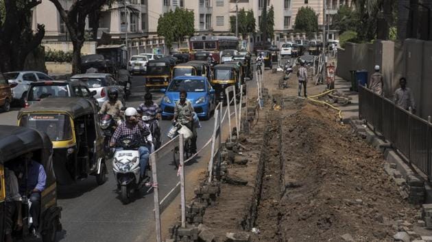 Motorists in Mumbai will be able to get real-time info regarding road repairs through the BMC app(HT Photo)