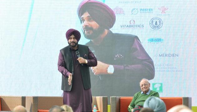 Navjot Singh Sidhu and Prem Nath Jha during ‘Believe to achieve’ session. (Ravi Kumar/HT) Navjot Singh Sidhu and Prem Nath Jha during ‘Believe to achieve’ session. (Ravi Kumar/HT)