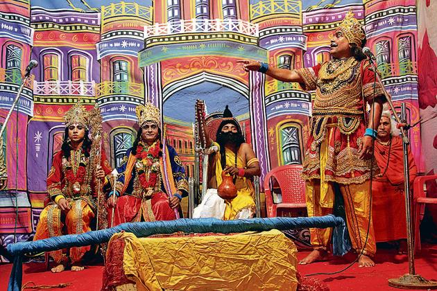 Artistes perform Ramlila at Wagale estate in Thane.(Praful Gangurde) Artistes perform Ramlila at Wagale estate in Thane.(Praful Gangurde)