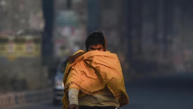 The national capital woke up to a chilly Friday, quite unusual for this time of the year when the city’s weather is in transition from monsoon to winter. (HT File PHOTO) The national capital woke up to a chilly Friday, quite unusual for this time of the year when the city’s weather is in transition from monsoon to winter. (HT File PHOTO)