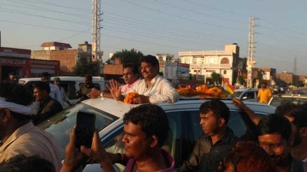 Samajwadi Secular Morcha president Shivpal Yadav holds a rally in Uttar Pradesh’s Firozabad city, part of the constituency of his nephew and Samajwadi Party general secretary Ram Gopal Yadav’s son, Akshay Yadav (Hindustan Times Photo)(HT Photo)
