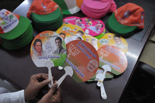 Indian holds election campaign fans theg Bharatiya Janata Party (BJP) (R) and Indian National Congress party (L) ahead of the upcoming Telangana state legislative assembly elections in Hyderabad on October 4, 2018. - The Southern Indian state elections are due to be held in November or December 2018 to constitute the second Legislative Assembly. (Photo by NOAH SEELAM / AFP)(AFP) Indian holds election campaign fans theg Bharatiya Janata Party (BJP) (R) and Indian National Congress party (L) ahead of the upcoming Telangana state legislative assembly elections in Hyderabad on October 4, 2018. - The Southern Indian state elections are due to be held in November or December 2018 to constitute the second Legislative Assembly. (Photo by NOAH SEELAM / AFP)(AFP)