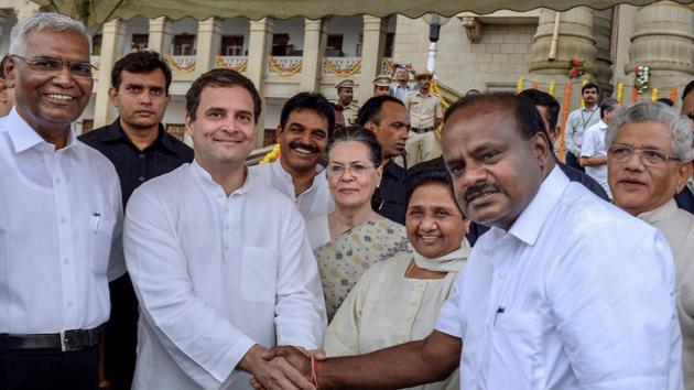 BSP leader Sonia Gandhi shakes hands with Congress president Rahul Gandhi during Karnataka CM HD Kumaraswamy’s swearing in ceremony, May 23, 2018.(PTI File Photo) BSP leader Sonia Gandhi shakes hands with Congress president Rahul Gandhi during Karnataka CM HD Kumaraswamy’s swearing in ceremony, May 23, 2018.(PTI File Photo)